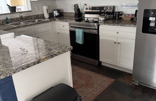 Holly Hill House | Dragonfly Landing: Close to Everything