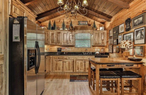 Ellijay Cabin | Dragonfly on the Cartecay River 2BR 2 BA Cabin