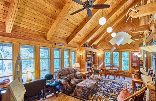 Van Zandt County Cabin | Dragonhead Retreat Cabin & Lodge off I-20 in E TX Woods