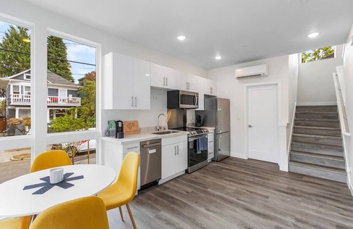 Capitol Hill Apartment | Dragonstone Sweet Suite