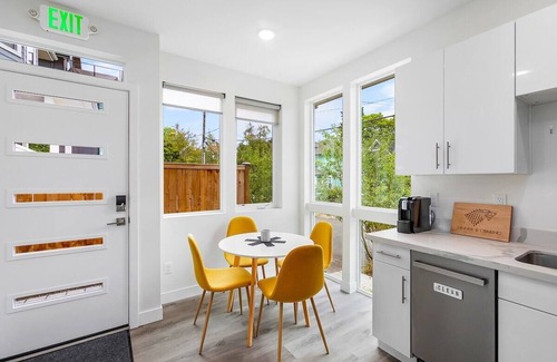 Capitol Hill Apartment | Dragonstone Sweet Suite