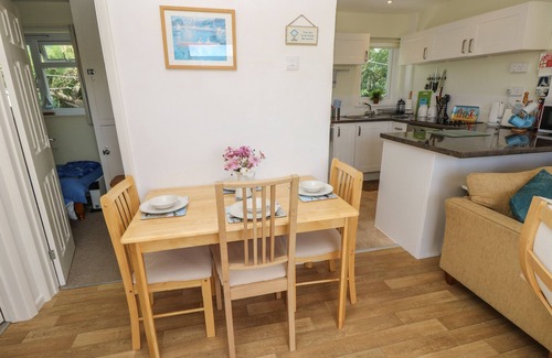 Seaview Cottage | DRAKE COTTAGE, family friendly, country holiday cottage in Seaview