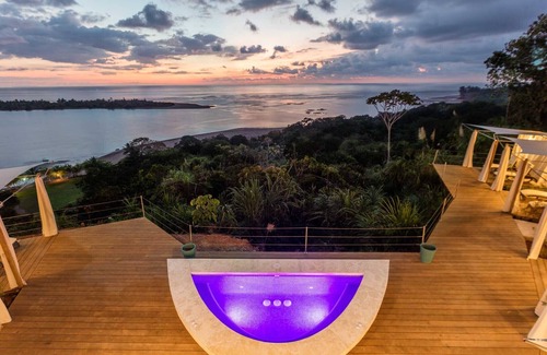 Playa Tortuga House | Dramatic Ocean View and Exclusive Island Beach - Ocean View Suite #1