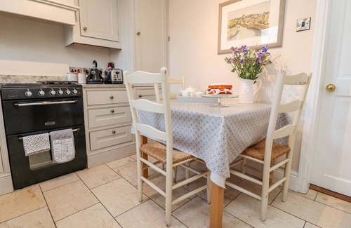 Skipton Cottage | DRAY COTTAGE, pet friendly, with a garden in Skipton