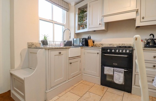 Skipton Cottage | DRAY COTTAGE, pet friendly, with a garden in Skipton