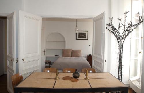 Odeon Apartment | Dream Catcher 3Bdr Paris apartment