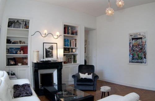 Odeon Apartment | Dream Catcher 3Bdr Paris apartment