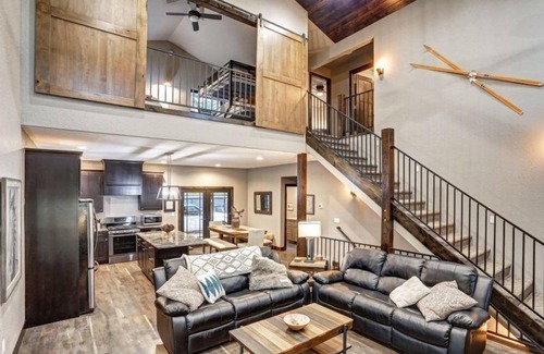 Lead House | Dream Catcher- Spacious Rooms & Views- Sleeps 18