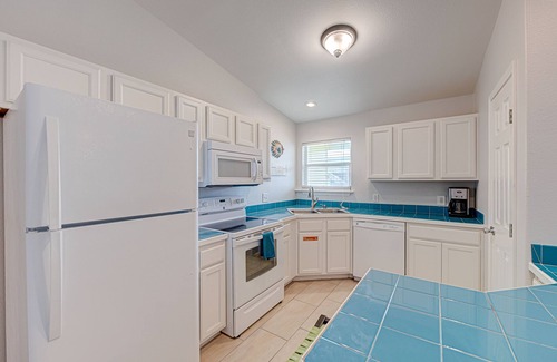 Port Aransas House | Dream Chaser- Walk to Sandfest & Ocean Breeze! Heated Pool & Pets OK