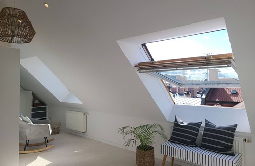 Schwabing Apartment | Dream condo 70% off for taking care of our cat between August 22 and Sept 9