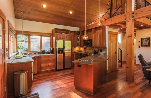 Tofino House | Dream Cottage - Luxurious, Private, Hot Tub - Chesterman Beach