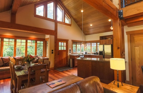 Tofino House | Dream Cottage - Luxurious, Private, Hot Tub - Chesterman Beach