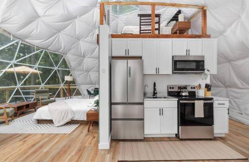 Luray House | Dream Dome - Romantic Getaway, Hot Tub, AC, Wifi, National Park 8 min