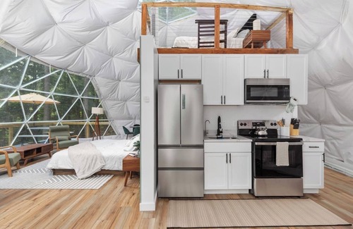 Luray House | Dream Dome - Romantic Retreat + Wifi A/C + Hot Tub