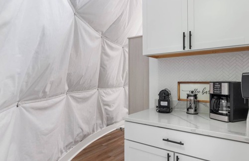 Luray House | Dream Dome - Romantic Retreat + Wifi A/C + Hot Tub