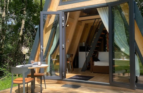 Les-Trois-Moutiers Cottage | Dream ecolodge in a fairytale castle
