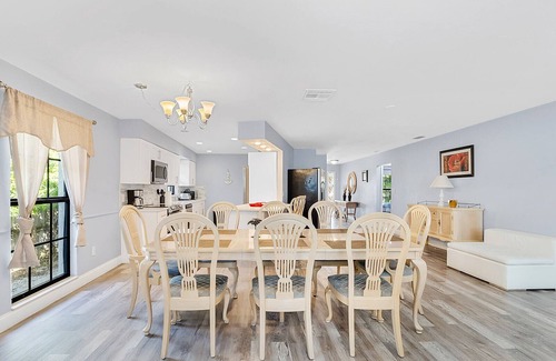 Naples Park House | Dream Getaway Away in 6BR/4.5 Bath Oasis with Heated Pool, Steps from the Beach