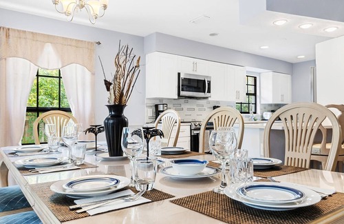 Naples Park House | Dream Getaway Away in 6BR/4.5 Bath Oasis with Heated Pool, Steps from the Beach