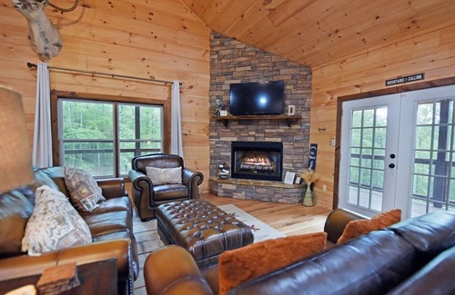 Copperhill House | Dream Hideaway Cabin Rental 4br/2ba, hot tub, wifi, pool table