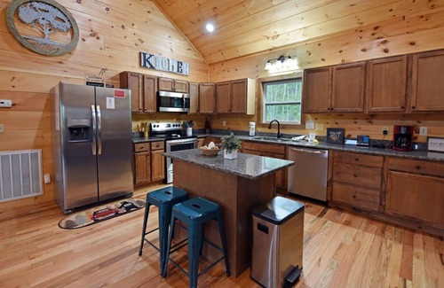 Copperhill House | Dream Hideaway Cabin Rental 4br/2ba, hot tub, wifi, pool table