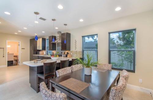 Hollywood Lakes House | Dream House 5 Bedroom w Amazing Heated POOL