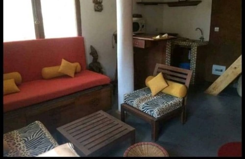 Toubab Dialao Bed & Breakfast | Dream house by the sea with overhanging jacuzzi pool