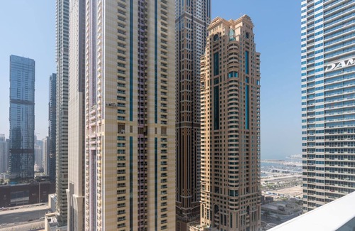 Emirates Hills 2 Apartment | Dream Inn - Splendid Two Bedroom Apartment in Dubai Marina