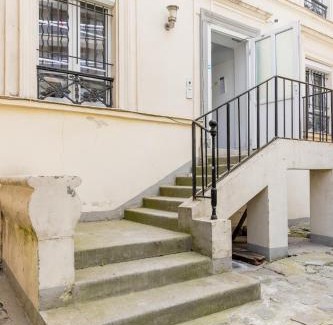 Pere Lachaise Apartment | Dream on a Hammock private in Garden in Paris