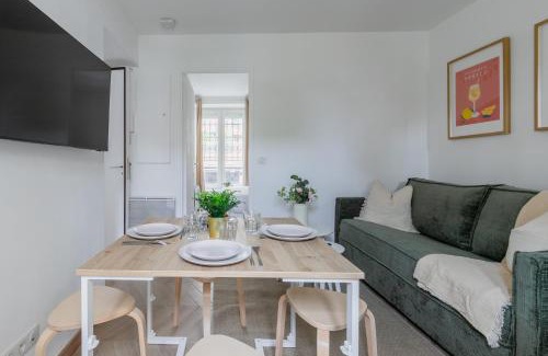 Pere Lachaise Apartment | Dream on a Hammock private in Garden in Paris