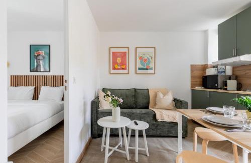 Pere Lachaise Apartment | Dream on a Hammock private in Garden in Paris