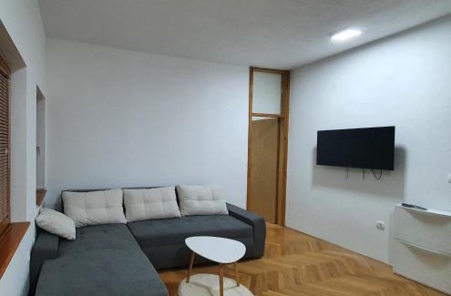 Bosnia Apartment | Dream On