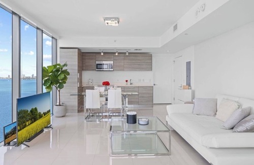 Edgewater Apartment | Dream Resort style Biscayne Bay apartment!