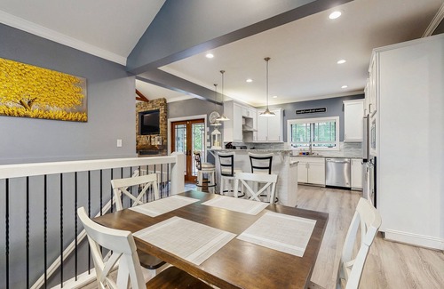Asheville House | Dream Retreat with Private Pool, Full Outdoor Kitchen and Wifi
