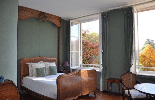 Senlis Bed & Breakfast | Dream room in 18th century manor house
