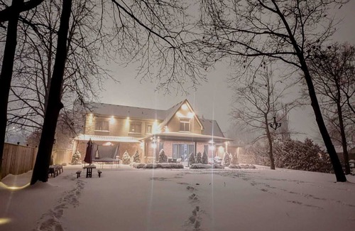 Clarkson-Lorne Park House | Dream Stay. Estate House with Luxury at its best in the heart of the City.