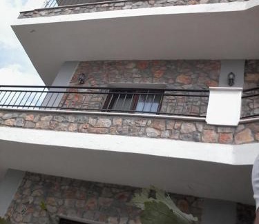 Udenisht Bed & Breakfast | Dream Stone Holiday Bar Restaurant