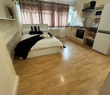 Coldharbour Apartment | Dream studio
