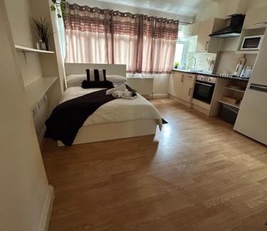 Coldharbour Apartment | Dream studio