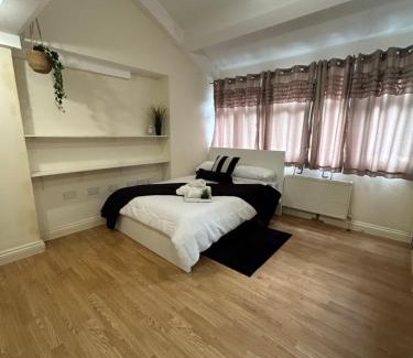 Coldharbour Apartment | Dream studio