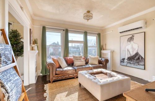 Kerns House | Dream Two-Bedroom in Laurelhurst - 97 WalkScore