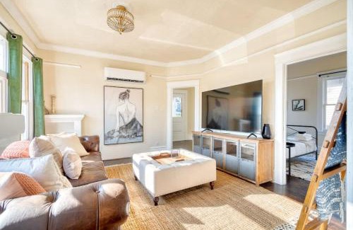 Kerns House | Dream Two-Bedroom in Laurelhurst - 97 WalkScore