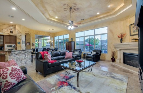 Chandler House | Dream Vacation Heated Pool Oasis! Sleeps 10