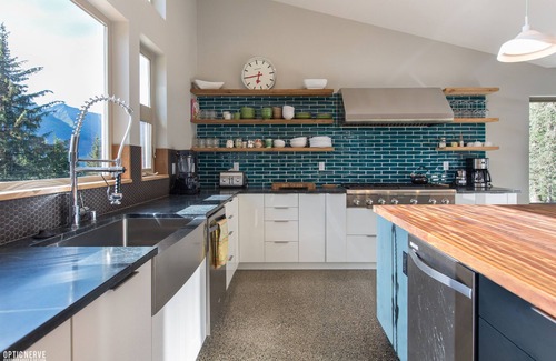 Alyeska House | Dream Views & Chef's Kitchen-Modern, Mountain Home w/Hot Tub