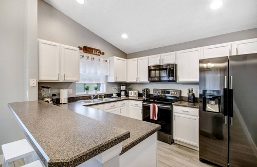 Lake Wilson Preserve House | Dream Villa - Near Disney Private Pool 8 Guests