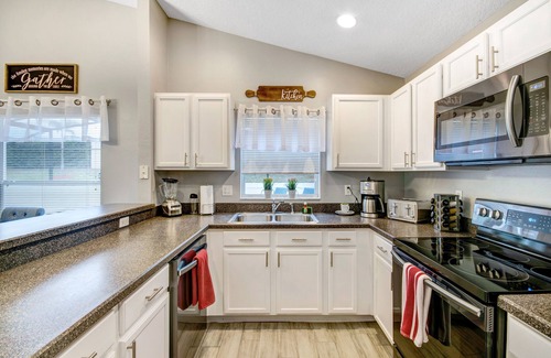 Lake Wilson Preserve House | Dream Villa - Near Disney Private Pool 8 Guests