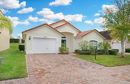 Lake Wilson Preserve House | Dream Villa - Near Disney Private Pool 8 Guests