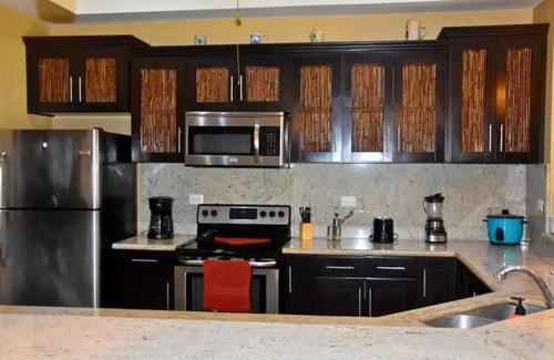 Villarreal House | Dream villa with guest house and semi-Olympic pool!