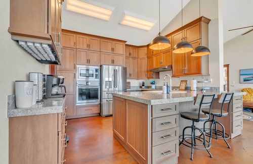 Manchester House | 'Dream Weaver' House w/Hot Tub & Ocean View!