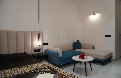 Greater Noida Apartment | Dream Weaver Stays
