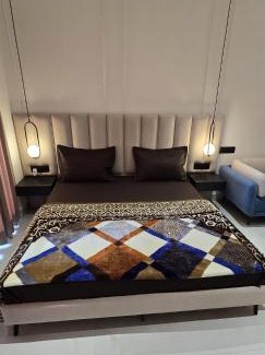 Greater Noida Apartment | Dream Weaver Stays